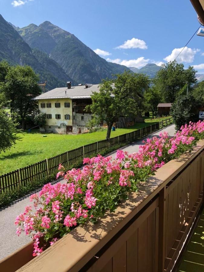 Pension & Ferienwohnungen Haus Edelweiss Holzgau Exterior foto